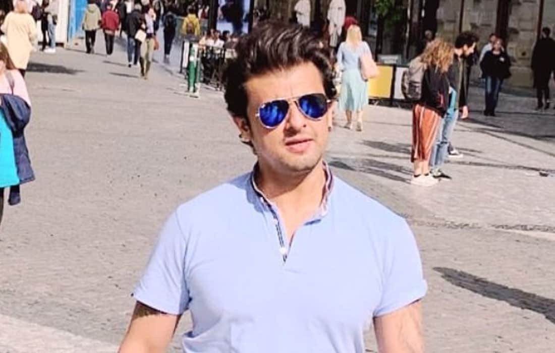 Sonu Nigam shares health scare as singer battles 'pinched nerves'