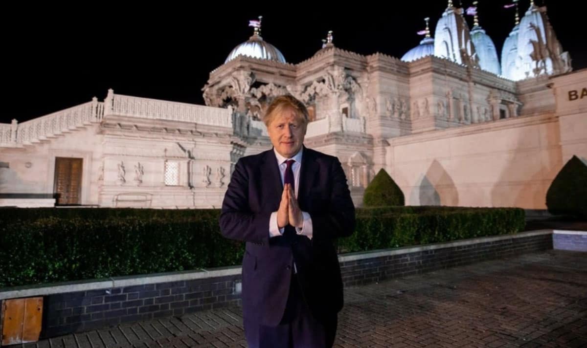 PM Boris Johnson outside Neasden Temple