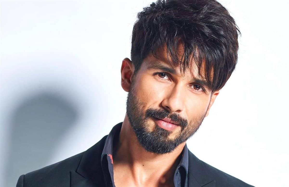 ActressHDWallpapers: Shahid Kapoor Smile New Wallpaper In Blue Dress